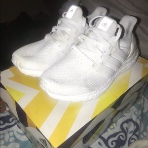5.5 boys white adidas ULTRA BOOST